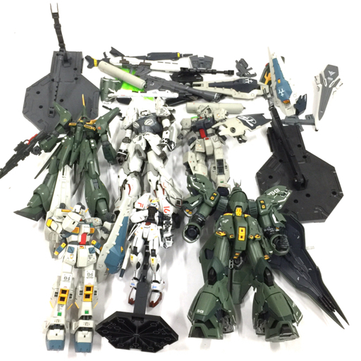 バンダイ サザビー バウ量産型 ガンダム プラモデル ガンプラ